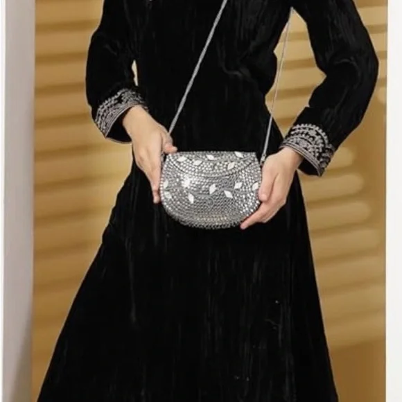 Silver clutch with mother of pearl leaf design - Picture 3 of 8